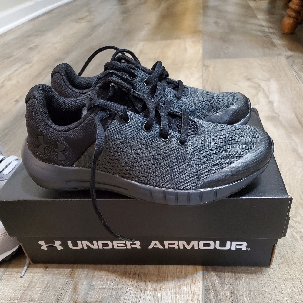 NEW Boys 2y Under Armour shoes